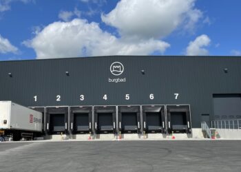 Nouveau centre logistique de Burgbad, chargement d'un camion